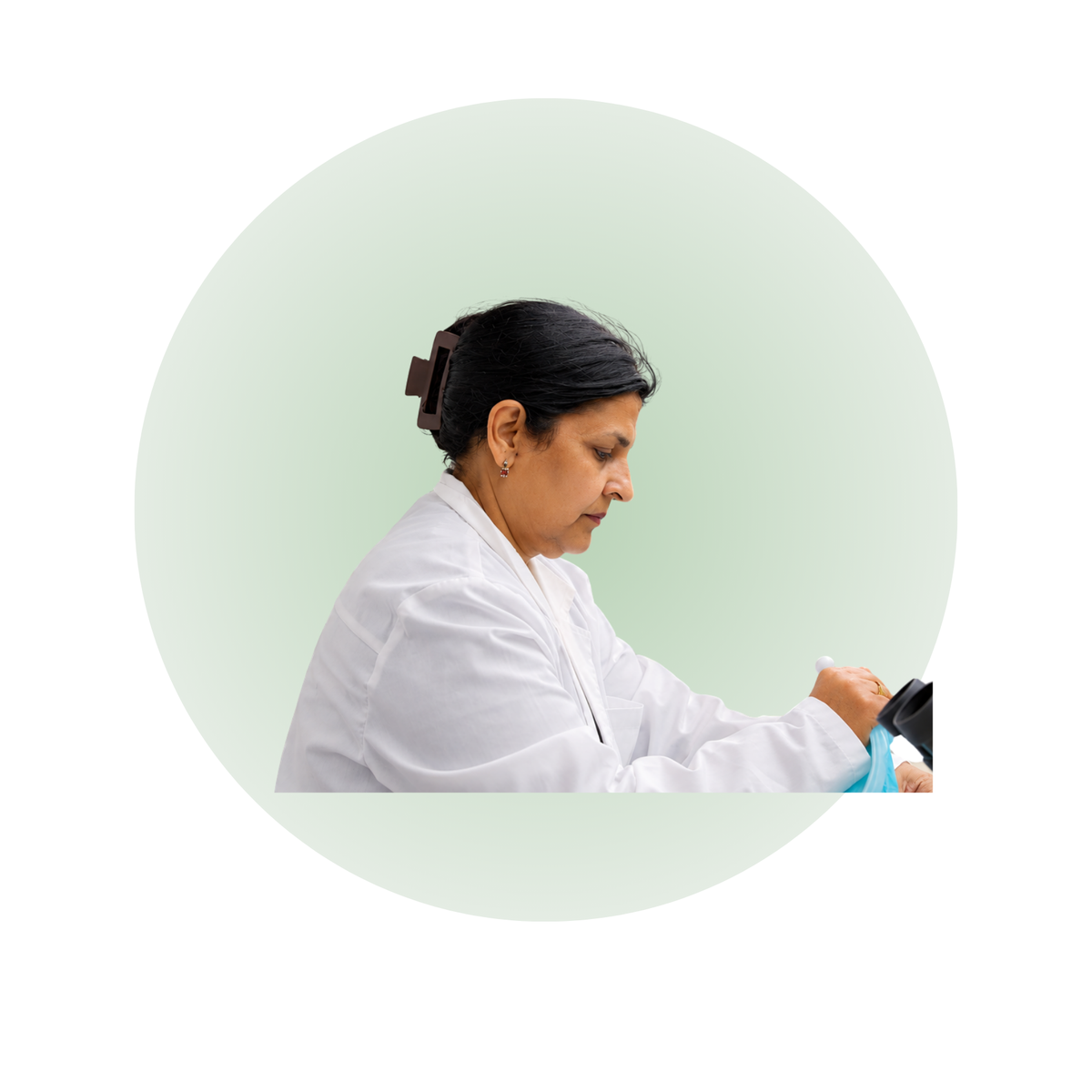 Dr. Abida Nasreen working at a microscope, from the existing GrowLiv team image